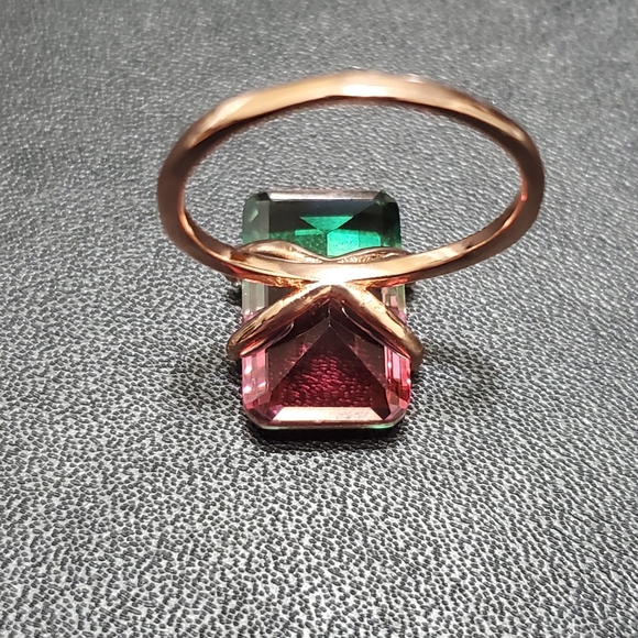 Gold tone pink & green stone ring - Picture 8 of 8